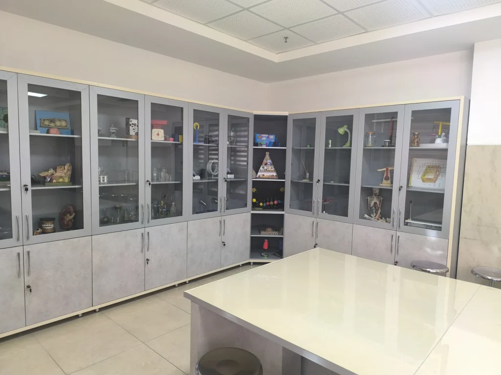 LAB (4)